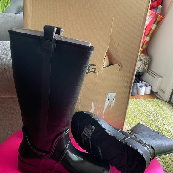 Women’s black Uggs rain boots brand new - Picture 3 of 4